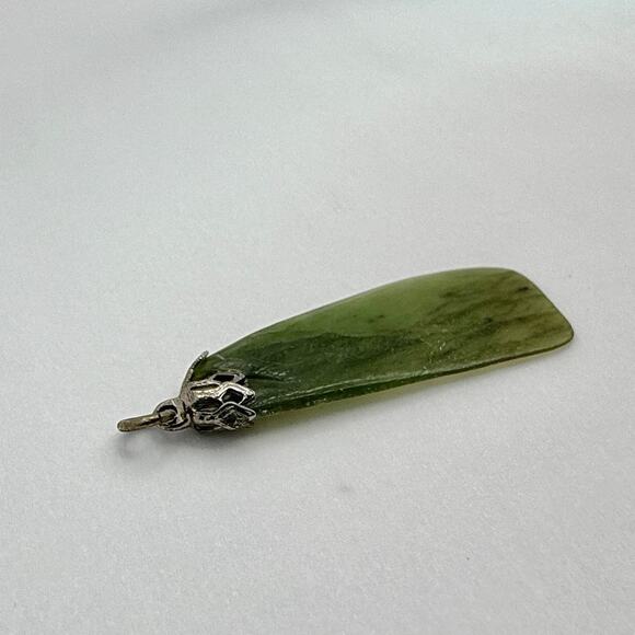 Vintage Mid-Century Modern Nephrite Jade Pendant - Picture 2 of 7